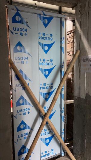 现场施工图：东莞公寓电梯，电梯层门安装预留门洞